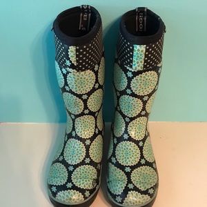 Bogs woman size 9 boots
